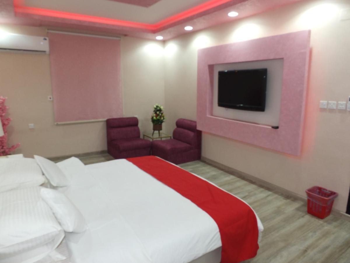 فندق ادوماتو Adomato Hotel Dawmat al-Jandal Exterior photo